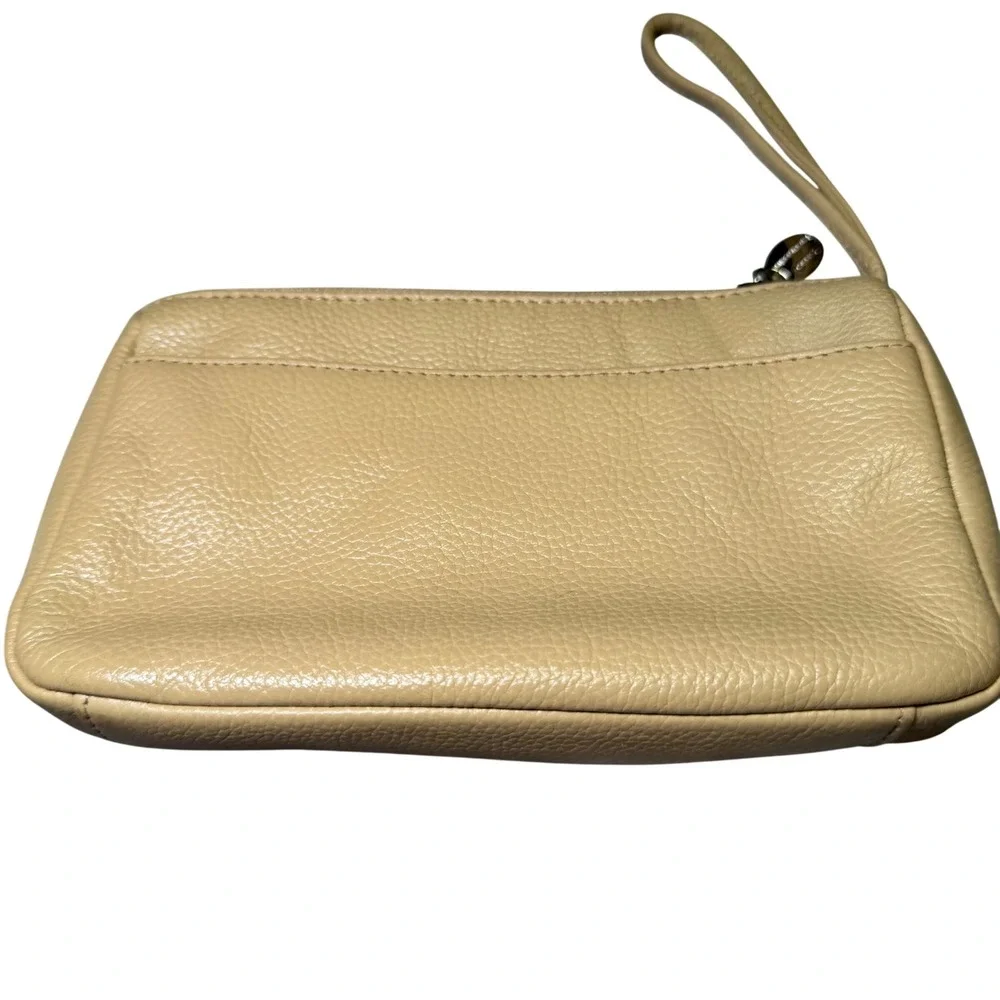 Stone Mountain‎ Tan Leather Wristlet Clutch Bag Pebble Grain Cream Beige Zipper